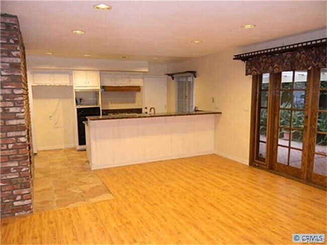 Building Photo - 405 N California St