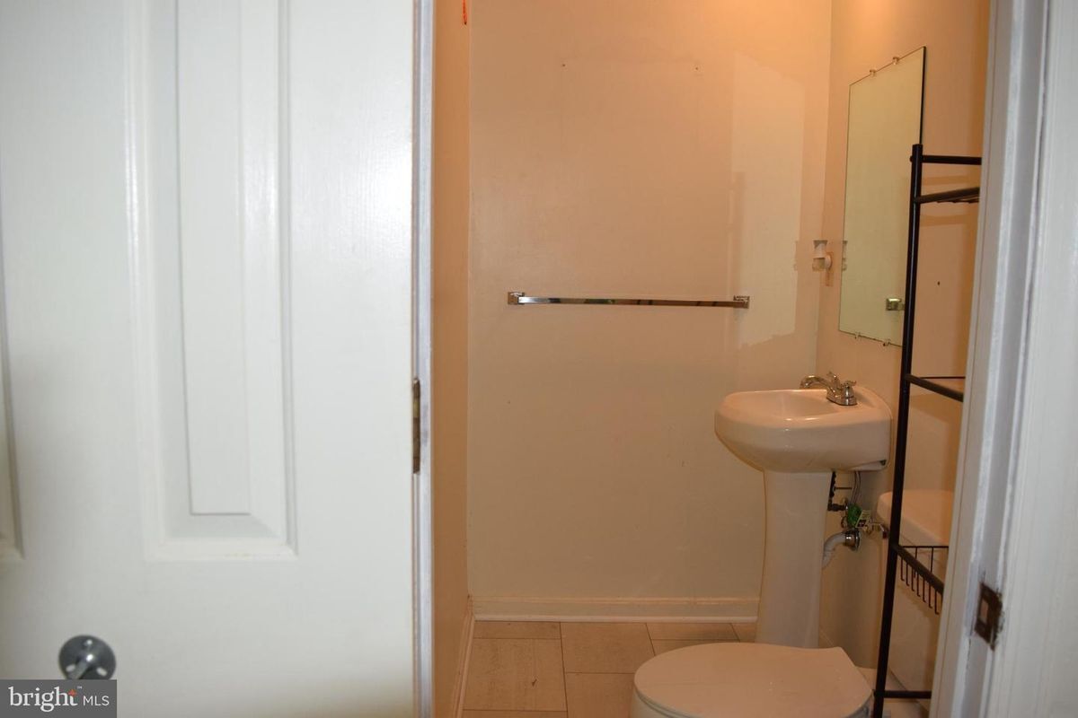 Building Photo - 7023 Kelly Rd