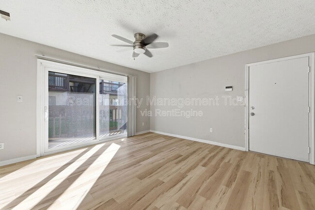Building Photo - 302 Wells Ct