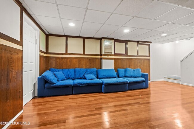 Building Photo - 7 Linden Ave