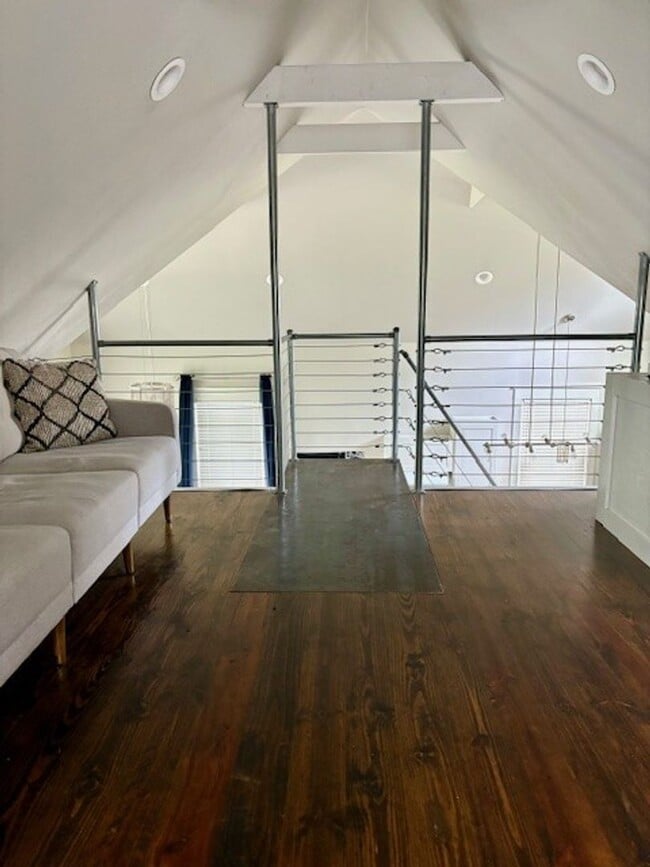 Building Photo - 2 bedroom HOUSE on the edge of Baylor's campus!