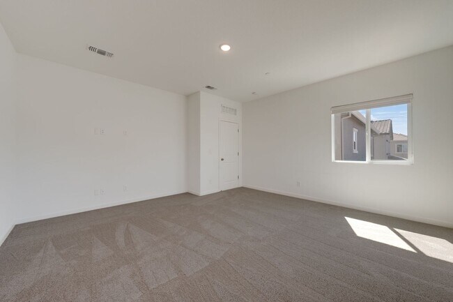 Building Photo - New 4 Bedroom Home with Next Gen Suite + S...