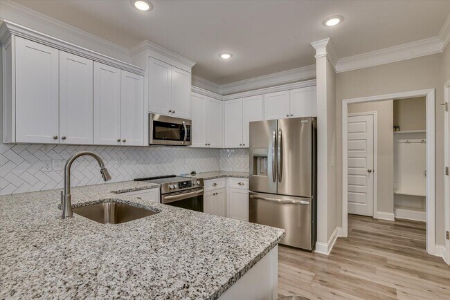 Building Photo - 627 Garland Trl