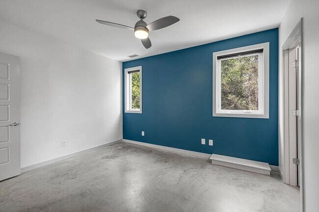 Building Photo - Great condo in East Nashville off Gallatin...