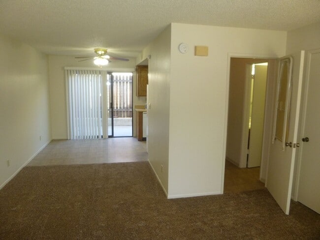 Building Photo - uni600