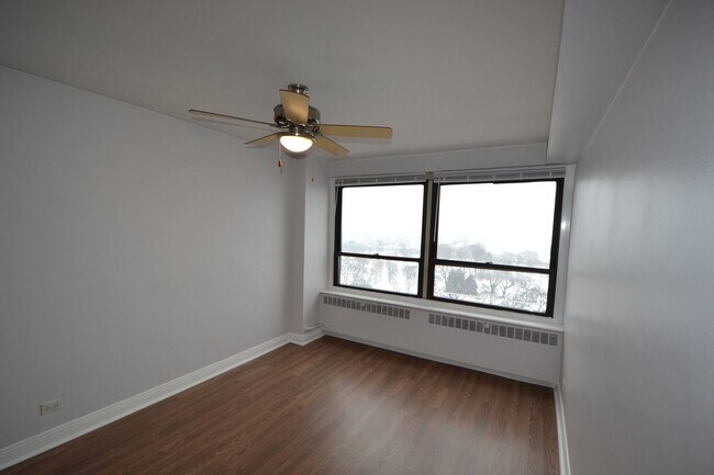 Building Photo - 4180 N Marine Dr