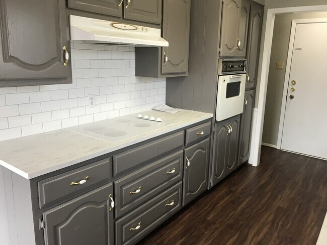 Building Photo - Single Family Home *LEASING SPECIAL AVAILABLE*