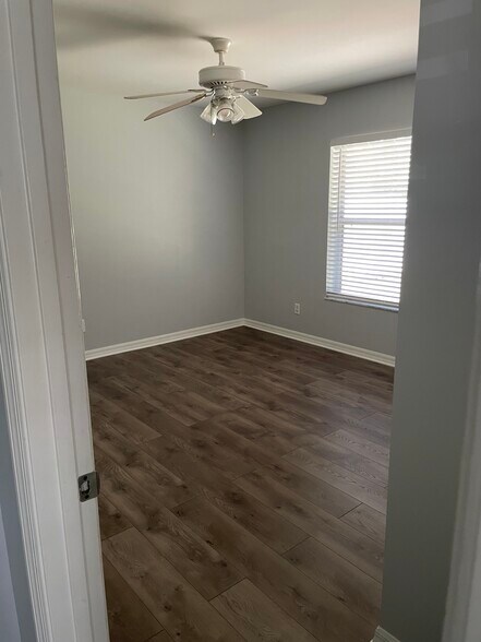 Building Photo - 4700 SE Compass Way