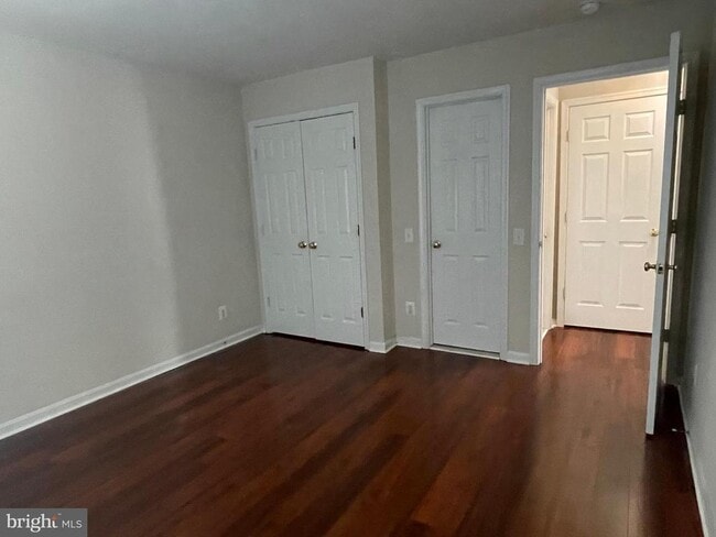 Building Photo - 45792 Shagbark Terrace