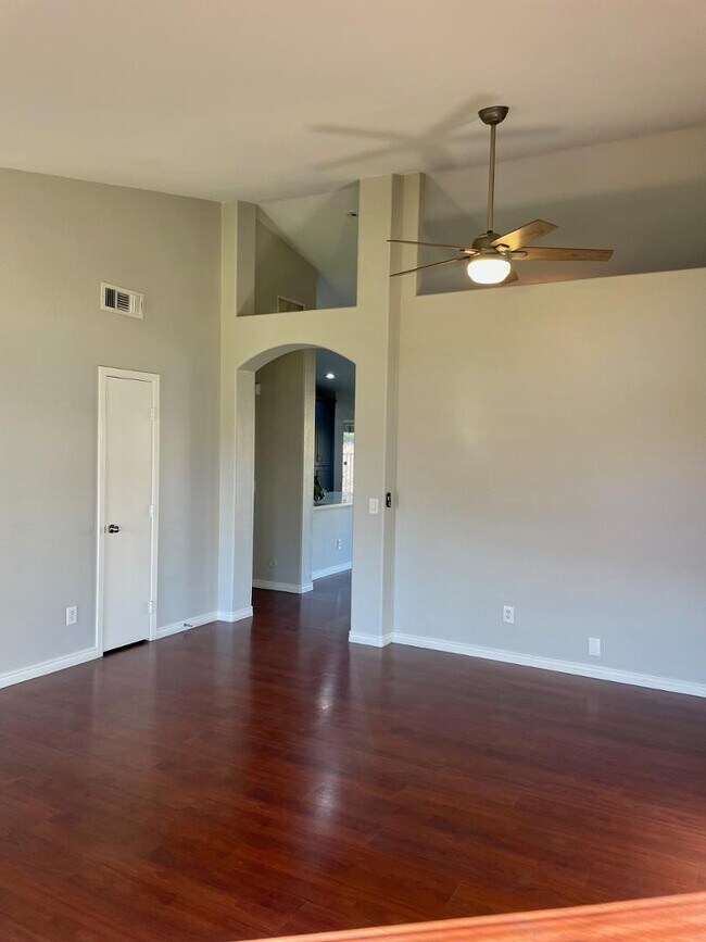 Building Photo - 2422 E Remington Pl