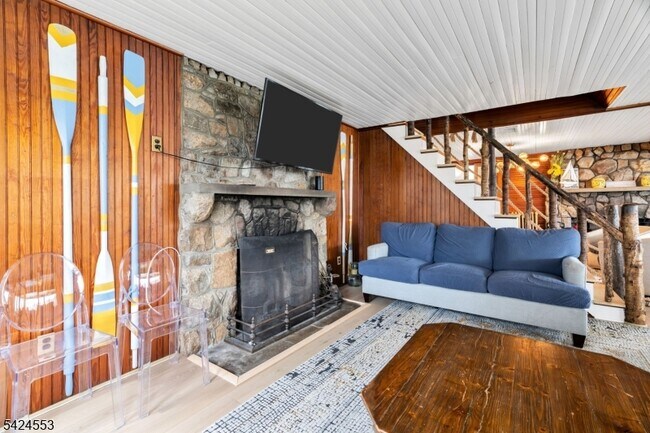 Building Photo - 363 Lakeside Blvd