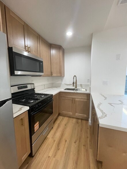 Building Photo - 1346 W 37th St