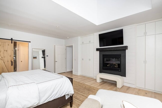 Building Photo - 72 Talmage Farm Ln