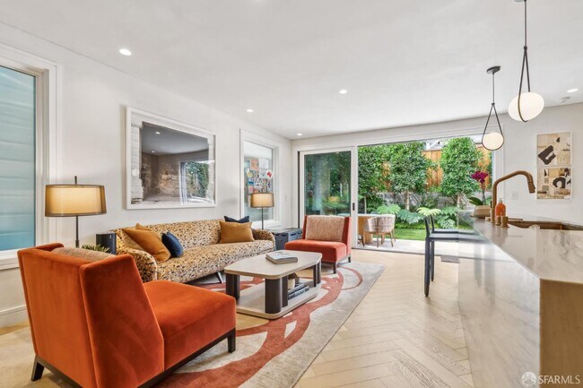 Building Photo - 7 Seymour St