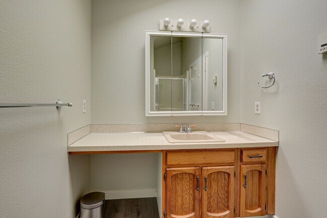 Building Photo - 3 Bedroom Condo on West Beach Bluffs **$500 off the first months rent**