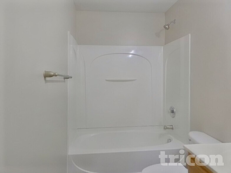 Building Photo - 842 Lakehill Rd