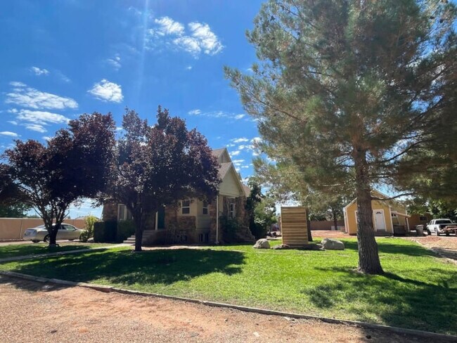 Building Photo - 170 E 100 N