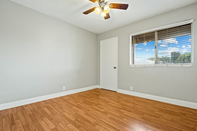 Building Photo - Fully Renovated Unfurnished 2 Bedroom/1.5 Bath at Southpointe