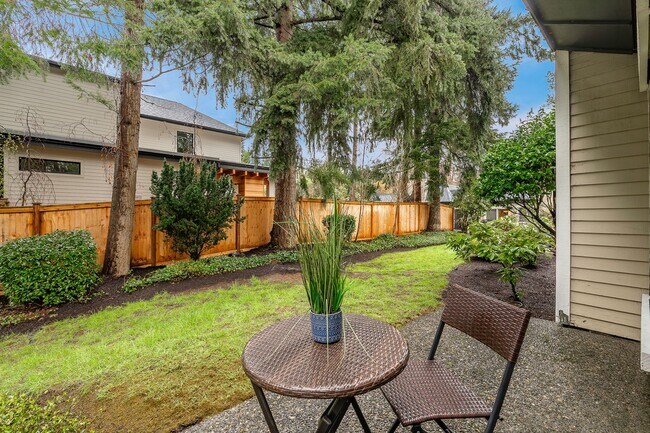 Building Photo - 2Bd/2Ba Bellevue Condo