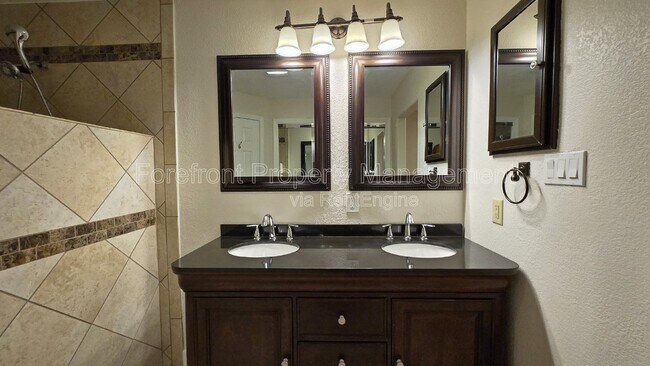 Building Photo - 7609 Linkside St