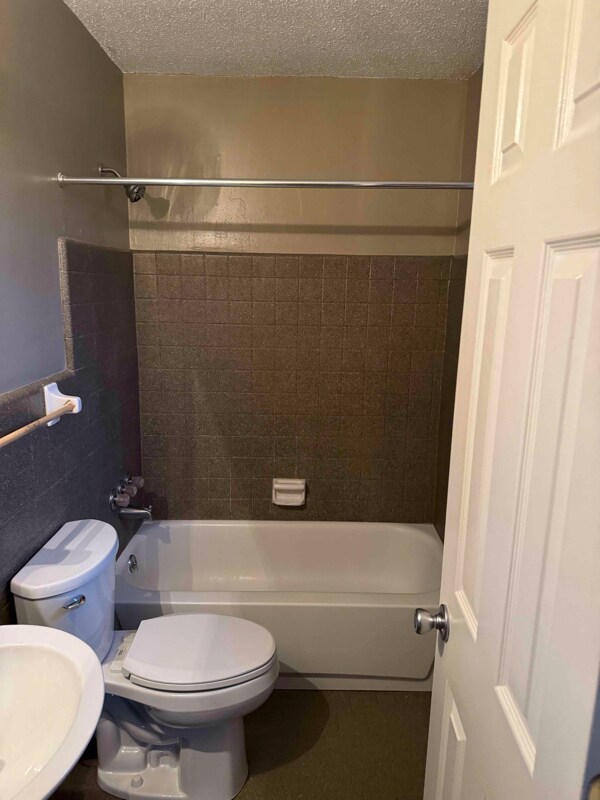 Building Photo - 261 White Bridge Pike