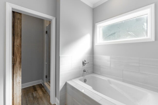 Building Photo - 5012 Oop Rd