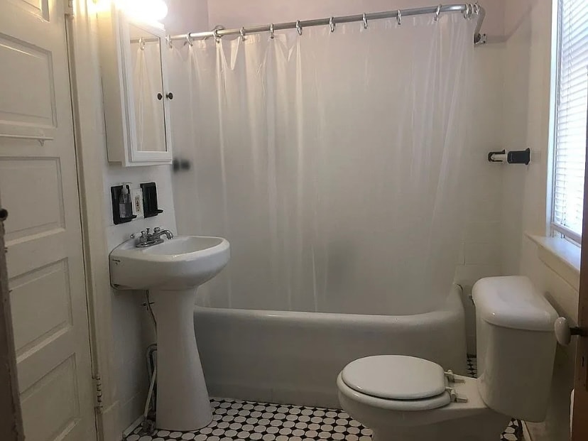 Building Photo - 5251 Warren Ave