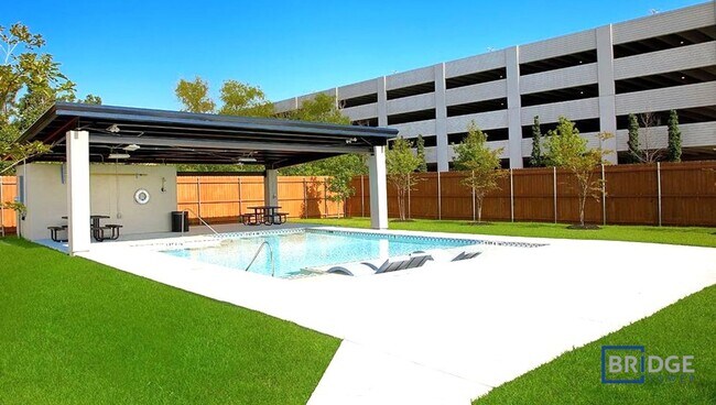 Building Photo - 333 N Centro Circle, Shenandoah, TX 77385