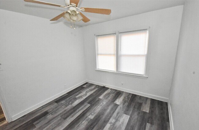 Building Photo - 2120 Kennesaw Dr