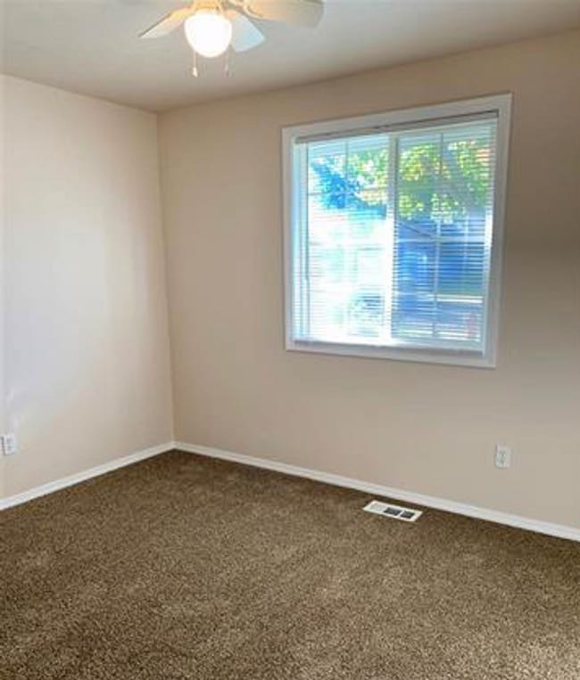 Building Photo - Great Single Family Home In Quiet Neighbor...