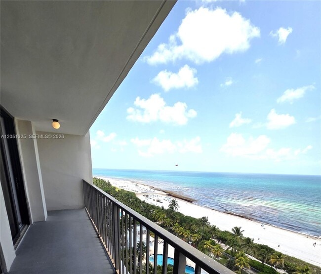 Building Photo - 2625 Collins Ave