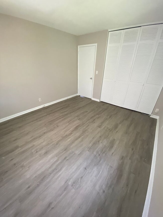 Building Photo - 612 Prosperity Farms Rd