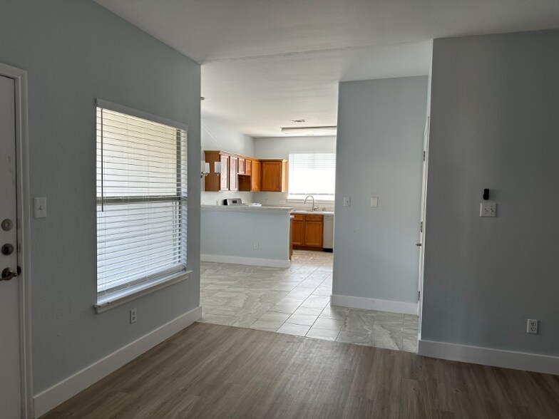 Building Photo - 2819 Southampton Way