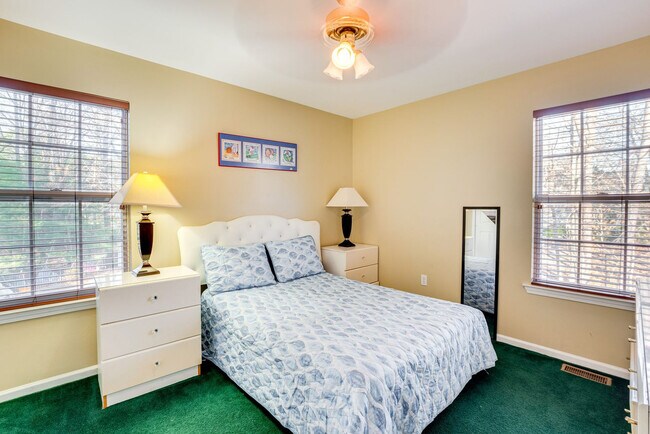 Building Photo - 14 Normandy Dr