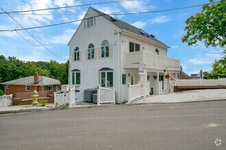 Building Photo - North Arlington 4 BR 5.5 BA Home