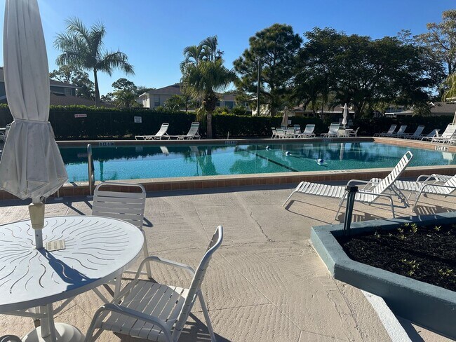 Building Photo - 2 Bedroom Condo with One Car Garage