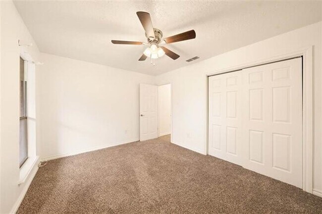 Building Photo - Lovely Eastside Home