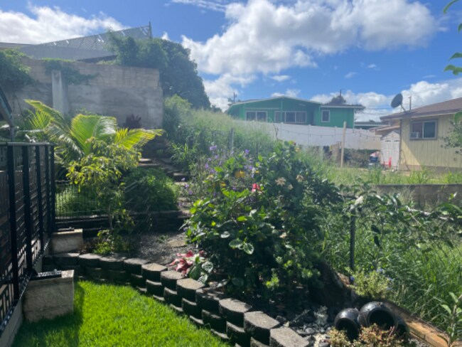 Building Photo - 94-361-361 Kahuanani St