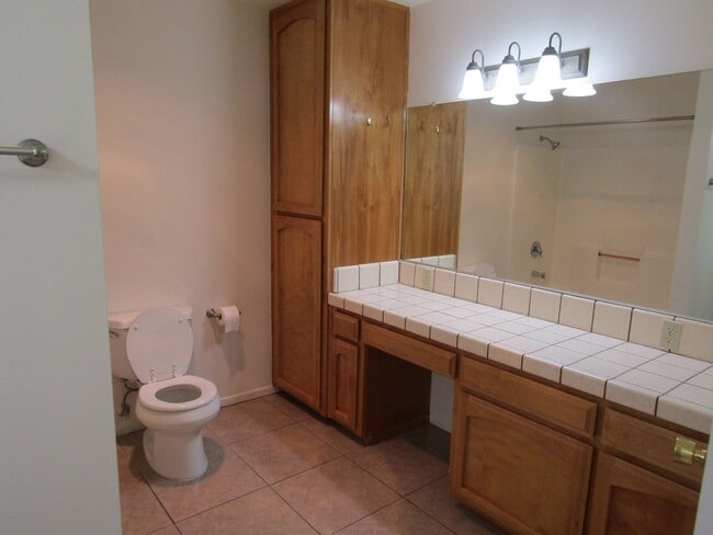 Building Photo - 507 Bakeman Ln