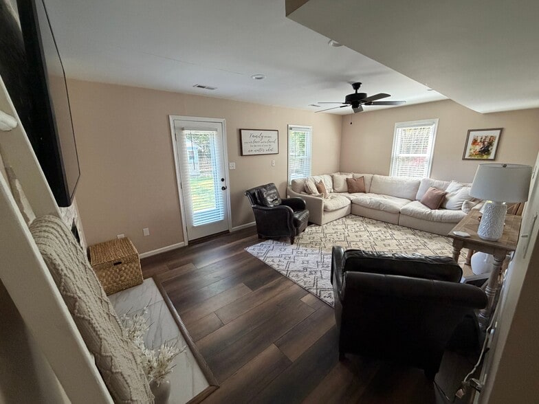 Building Photo - 26 Center St