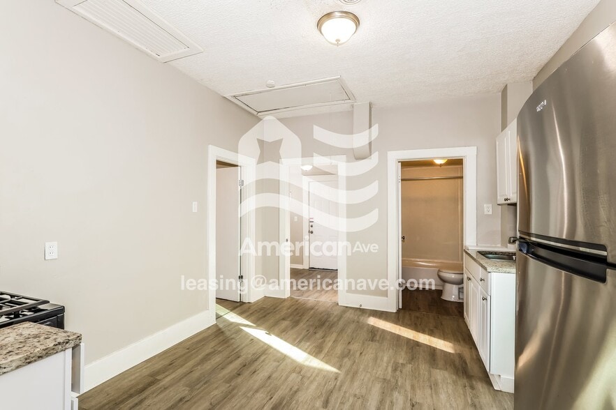 Building Photo - 624 Dresden Ave