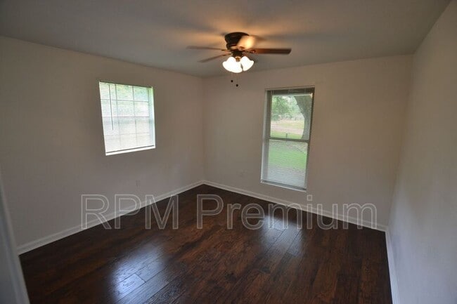 Building Photo - 1857 Theron Dr