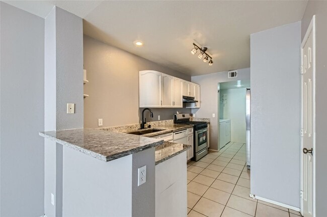 Building Photo - Gorgeous 2 Story Townhome Near Summerlin in Gated Community - (Ready April 1,2026)