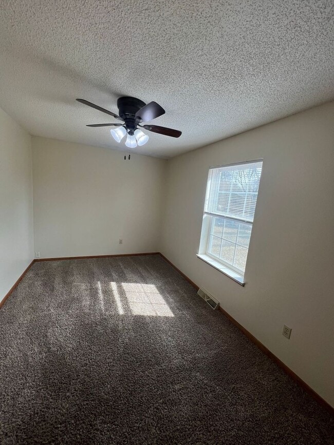 Building Photo - 2410-2412 Monique Ln