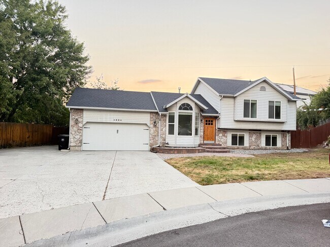 Building Photo - 4624 Quiet Cir