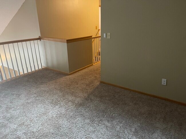 Building Photo - 1708 Pebble Ter