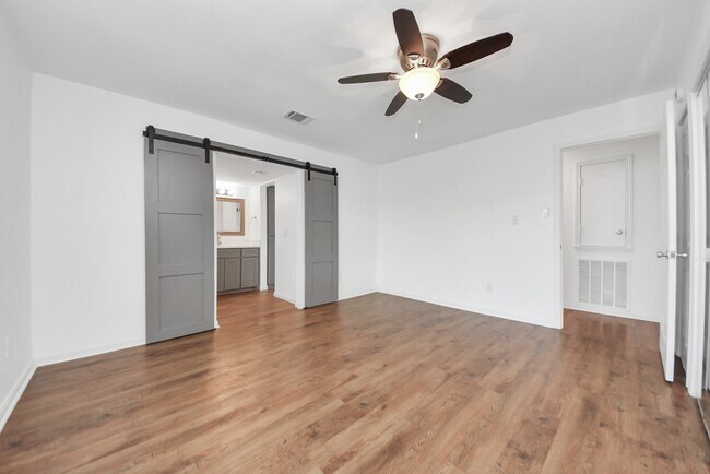 Building Photo - 10327 Sageburrow Dr