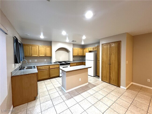 Building Photo - 7327 Laburnum St