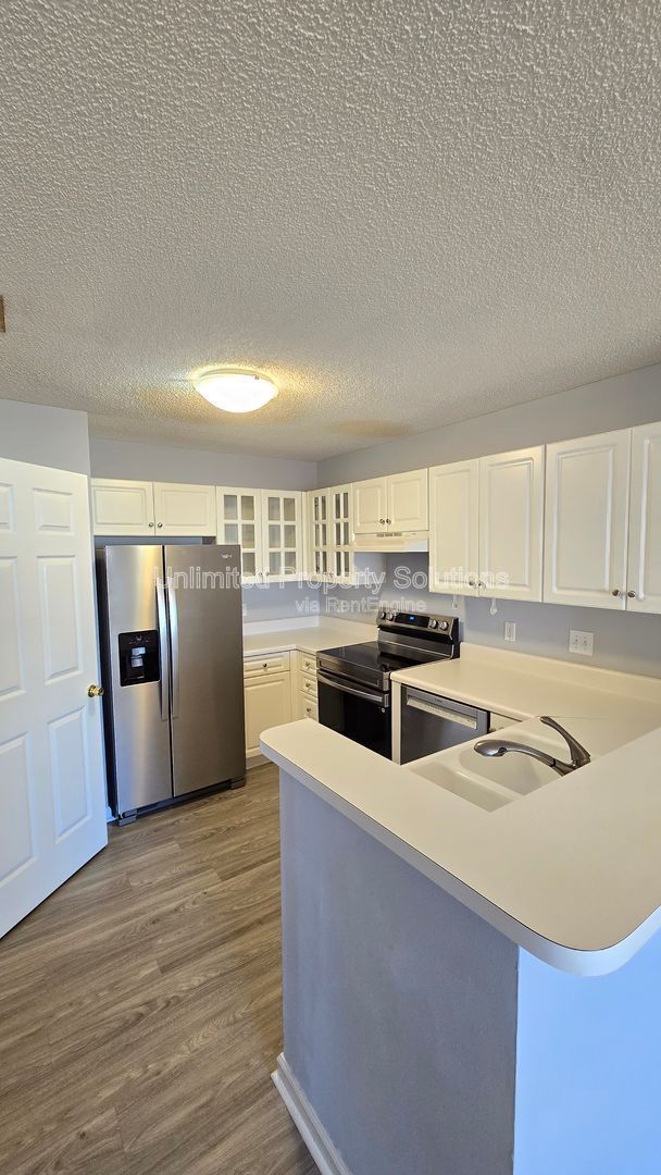 Building Photo - 4156 Breezewood Dr