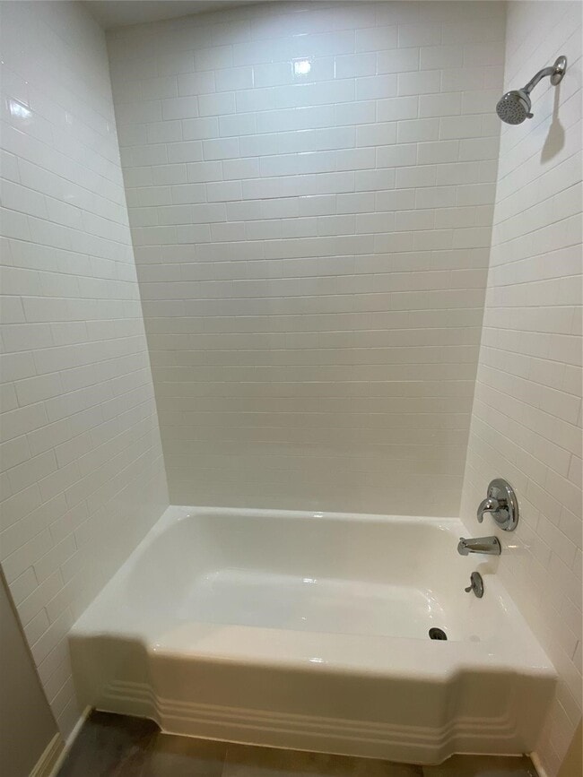 Building Photo - 104 Peach St